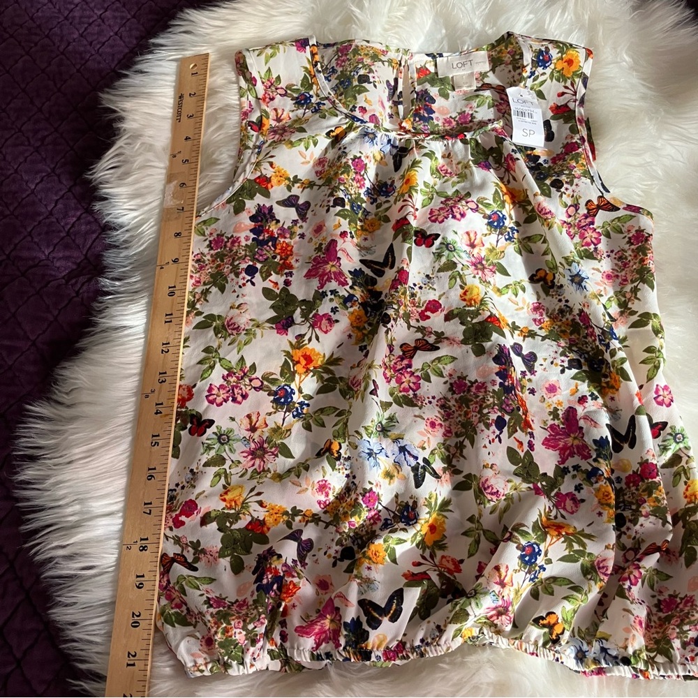 LOFT Multicolor Floral With Butterflies Short Sleeve Short Sleeve Top